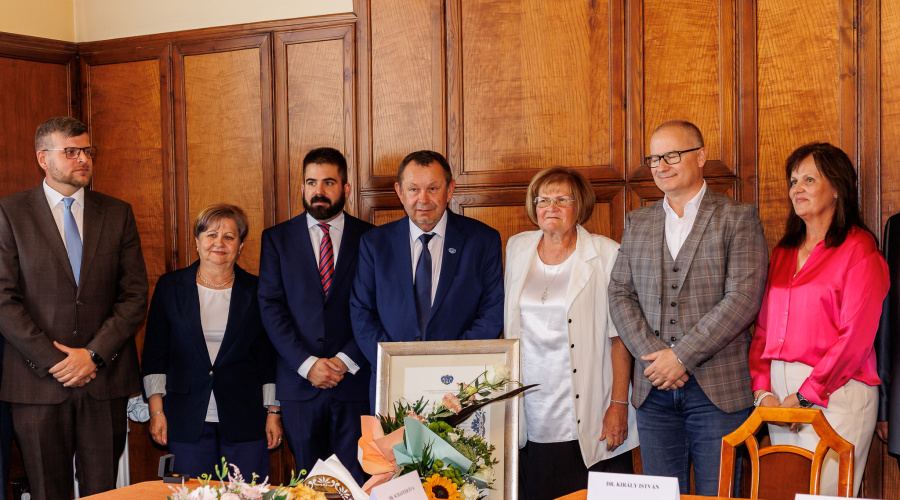 Fejléc borítóképe.