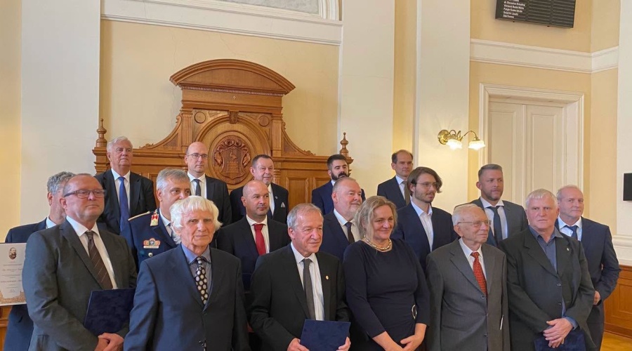 Fejléc borítóképe.