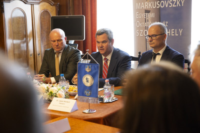Ennek a képnek nincs leírása.