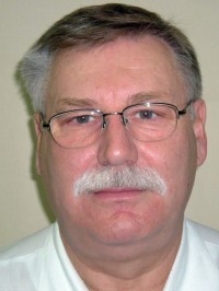 Dr.  Kiss Géza profilképe.