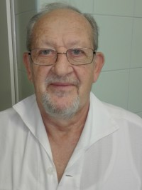 Dr.  Emih Ákos profilképe.