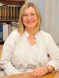 Dr.  Hódi Veronika Dóra profilképe.