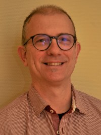 Dr.  Ruttner Pál profilképe.